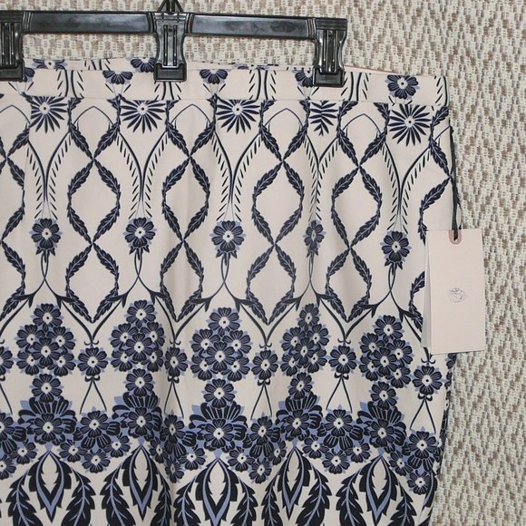 NWT Modern Fit Summer Straight Skirt Navy Blue Batik Floral Size 14 - Picture 6 of 9